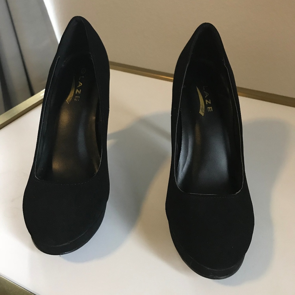 Black Pumps, size 6, Glaze, worn once!